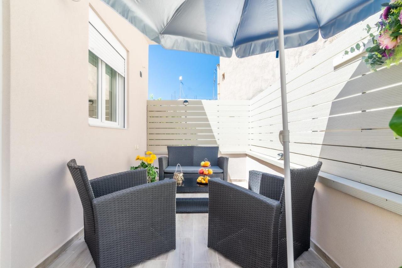 Sophia'S Comfortable Home With A Private Backyard Gazi Exterior photo