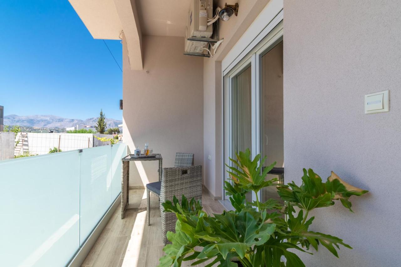 Sophia'S Comfortable Home With A Private Backyard Gazi Exterior photo